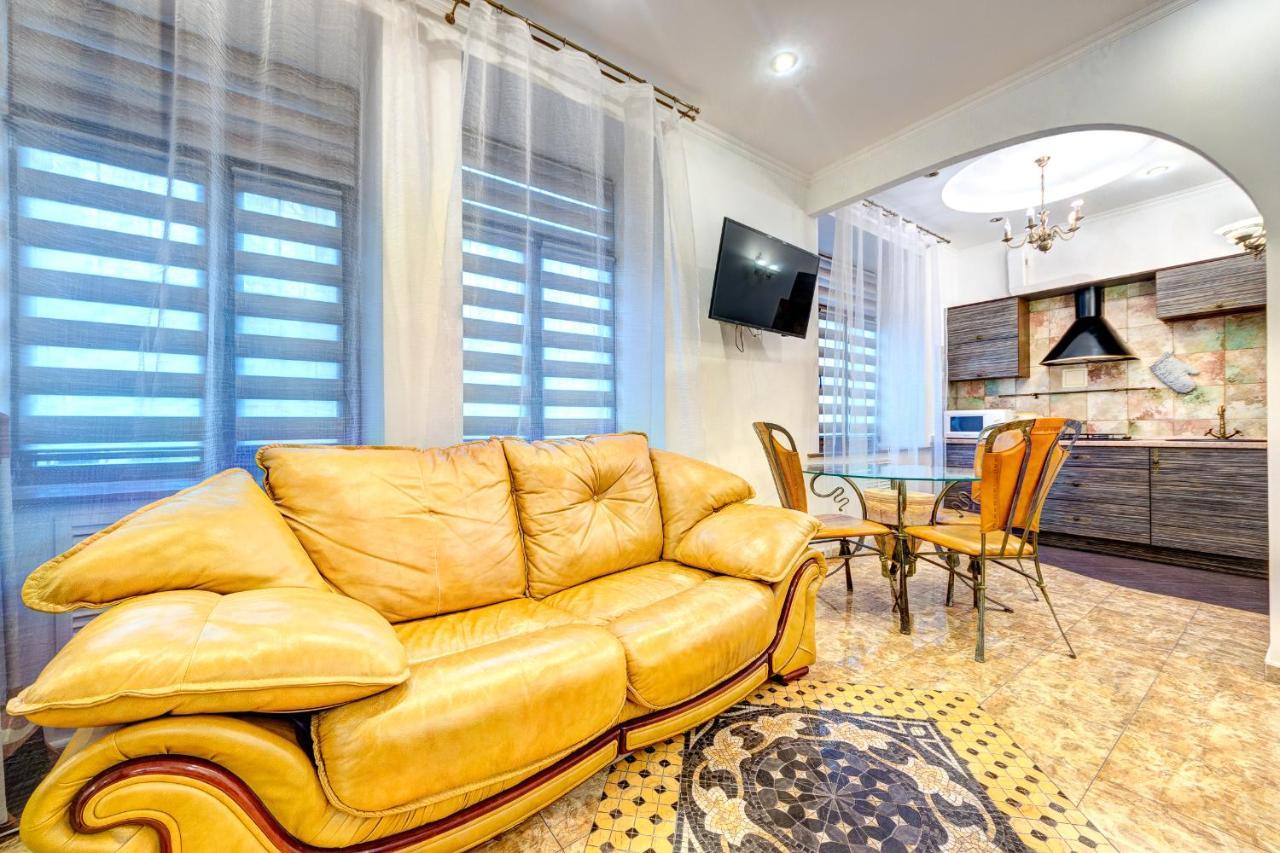 Світло! Vip Apartment In The Druzhby Narodiv Metro Station Kiev Eksteriør billede