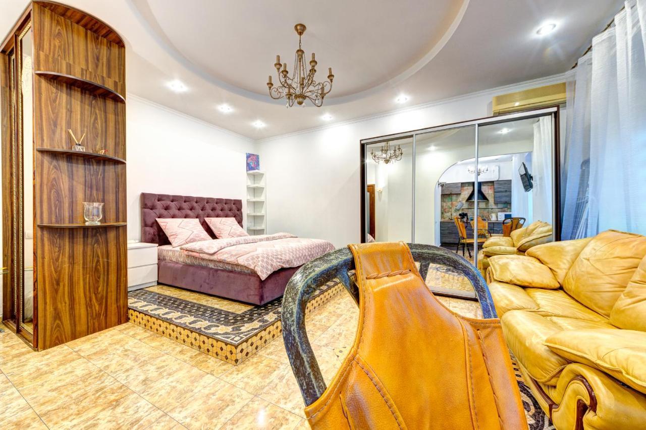 Світло! Vip Apartment In The Druzhby Narodiv Metro Station Kiev Eksteriør billede